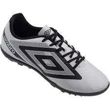 U01FB033-811 Umbro Calzados Futbol_Society Masculino Beat Plata/Negro